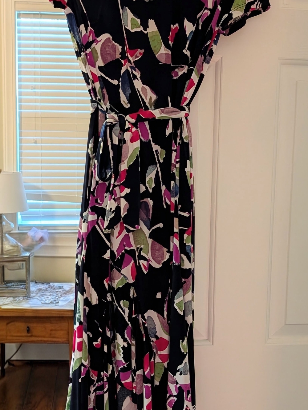 Elegant Black Maxi Dress with Pink and Green Abstract Print (Petite)